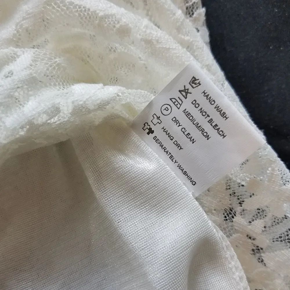 Finejo Lace Top   - Picture 4 of 5